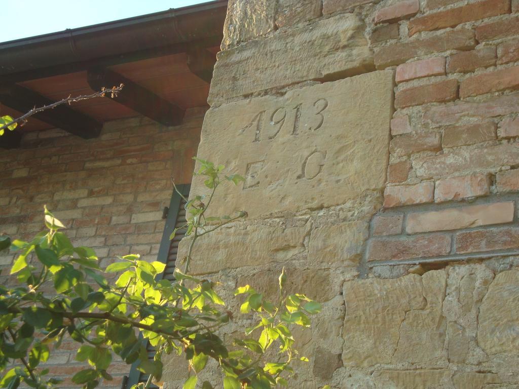 Casa Dell' Abbondanza B&B Agriturismo Vigoleno Szoba fotó